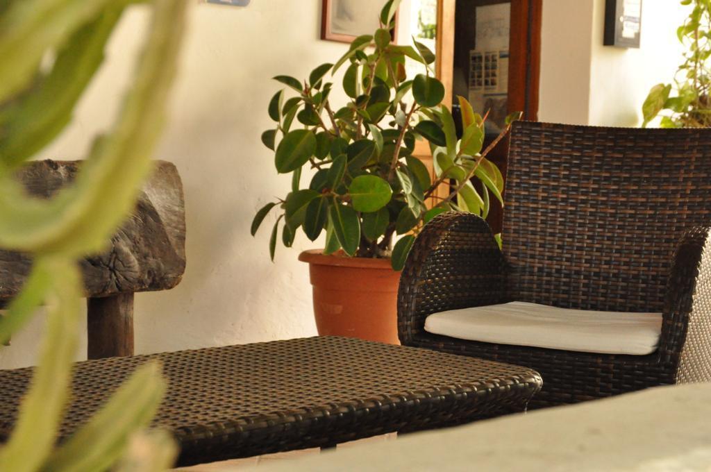 Albergo Seaside Leni Bagian luar foto
