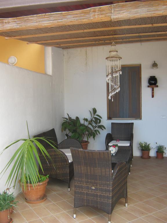 Albergo Seaside Leni Bagian luar foto