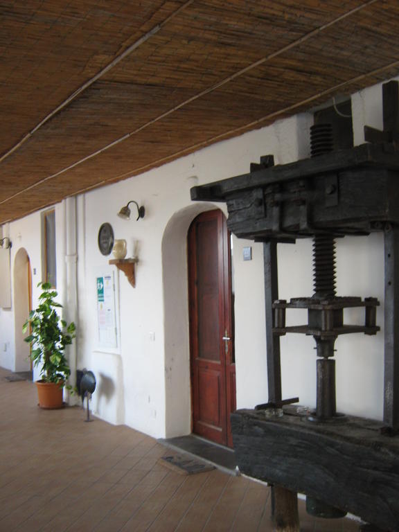 Albergo Seaside Leni Bagian luar foto