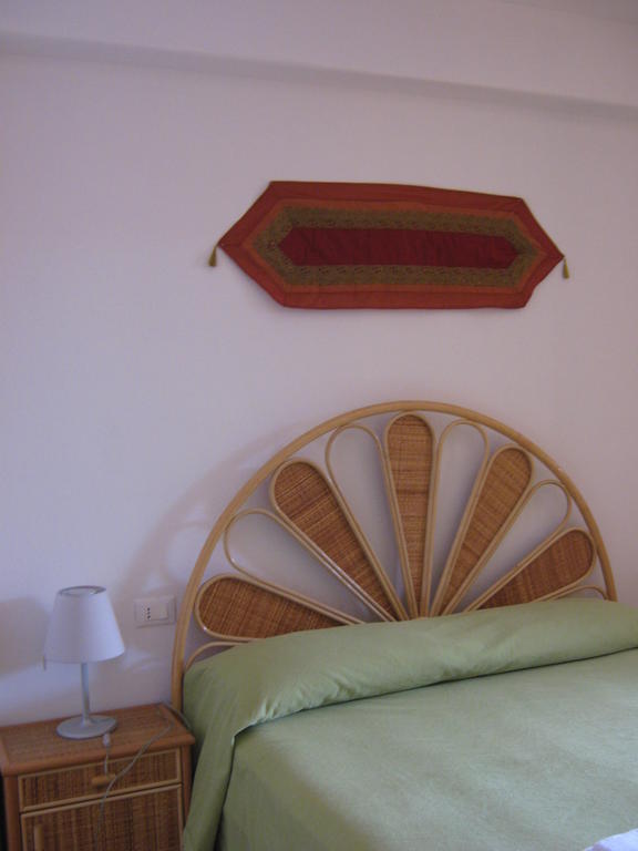 Albergo Seaside Leni Ruang foto
