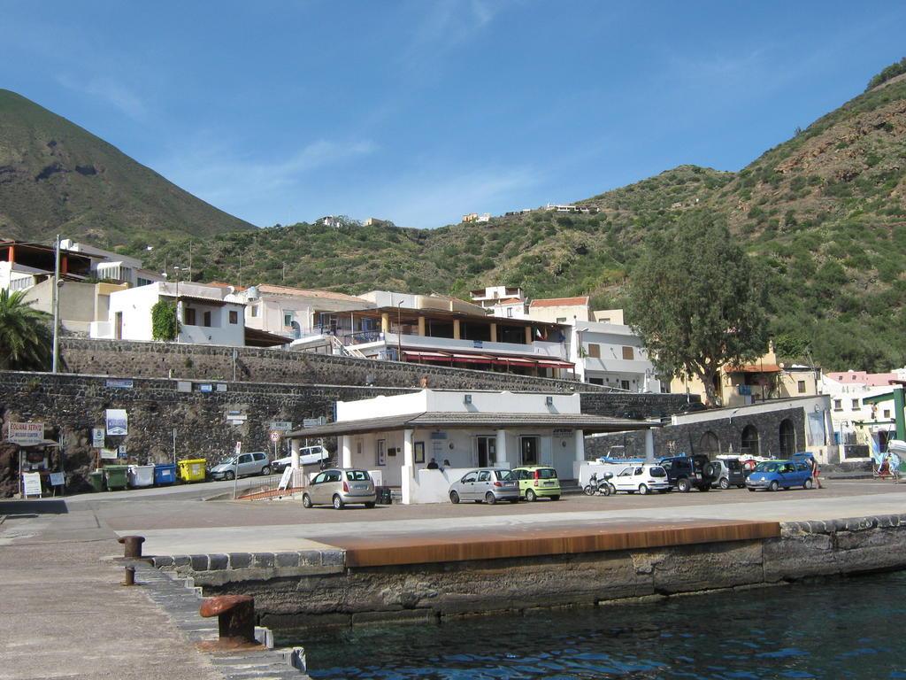 Albergo Seaside Leni Bagian luar foto