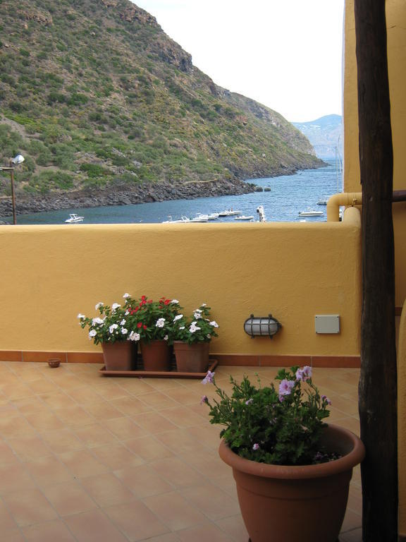 Albergo Seaside Leni Bagian luar foto