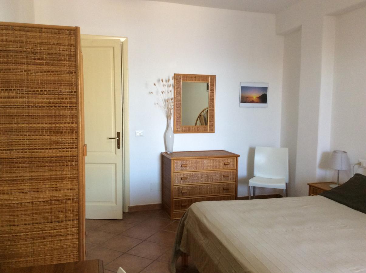 Albergo Seaside Leni Bagian luar foto