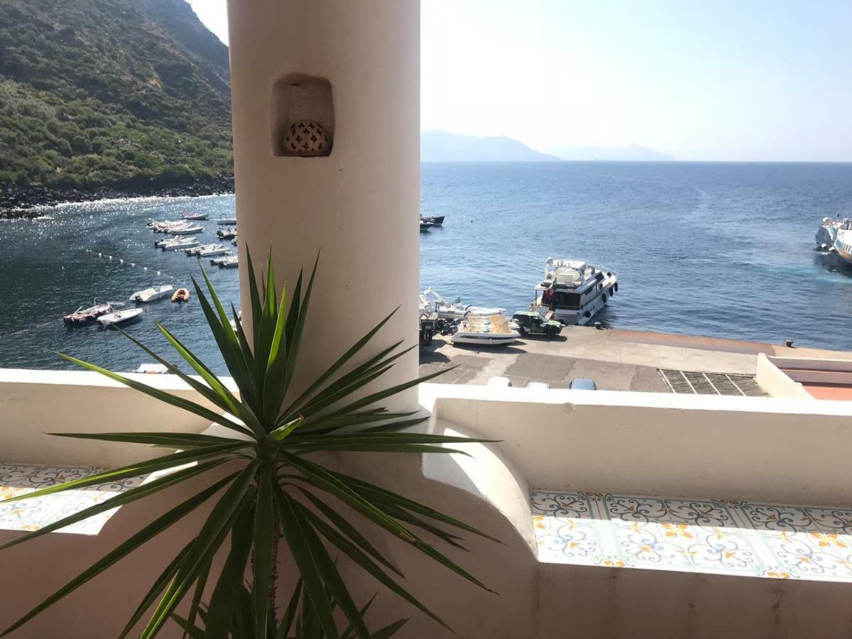 Albergo Seaside Leni Bagian luar foto